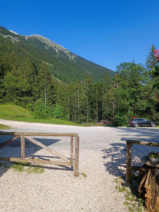 A Pousada Valvasorjev Dom Pod Stolom Zirovnica Exterior foto