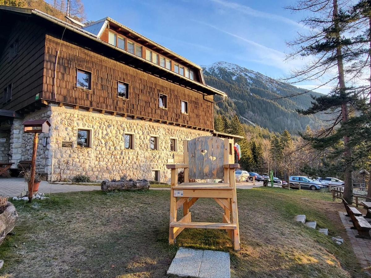 A Pousada Valvasorjev Dom Pod Stolom Zirovnica Exterior foto